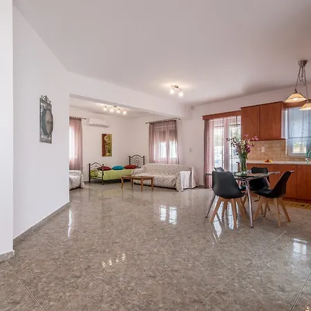 Bougainvillea Vakantiehuis Plaka (Milos)