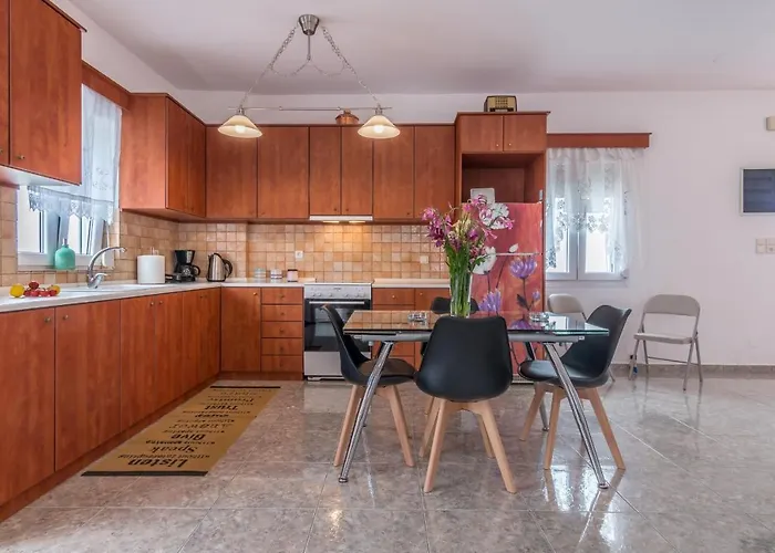 Bougainvillea Plaka (Milos)