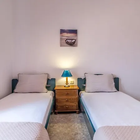 Bougainvillea Plaka (Milos)