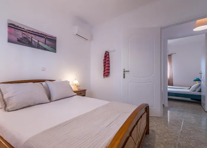 Bougainvillea Feriehus Plaka (Milos)